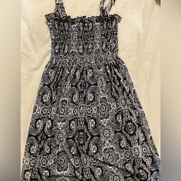 Dresses & Skirts - NEW! Women’s summer dress. Size medium